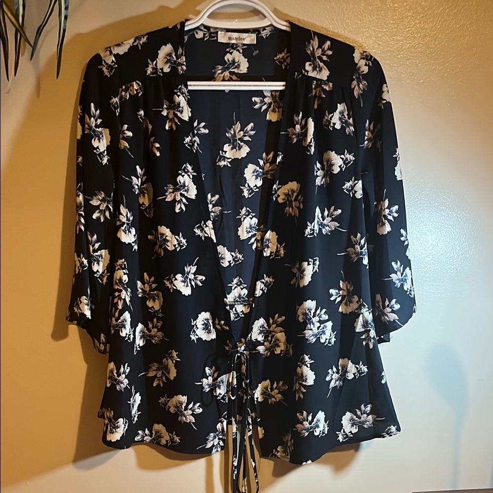 🍁Floral Black and White Women's Top